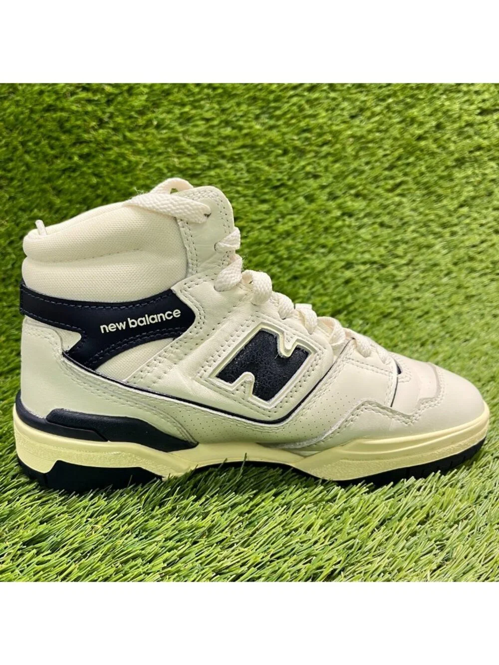 New Balance 650R Boys Size 4Y Cream Blue Athletic Outdoor Leather Shoes Sneakers